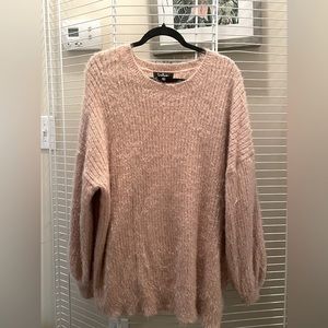 Lulu’s pink fuzzy oversized sweater